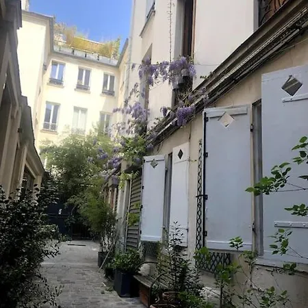 Charming Terrace In 2 * Paris